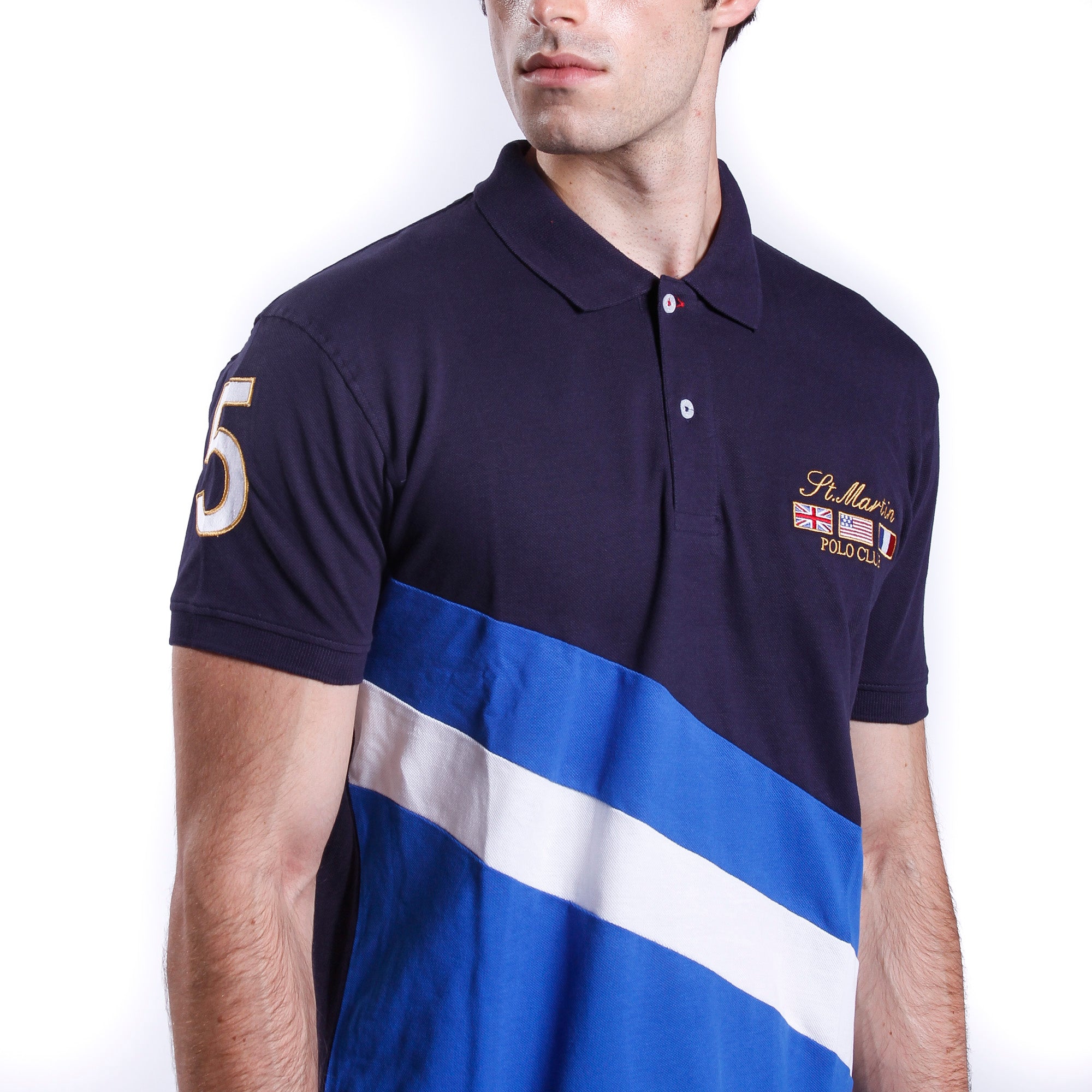 Piqué polo shirt with special cut and embroidery on the sleeve