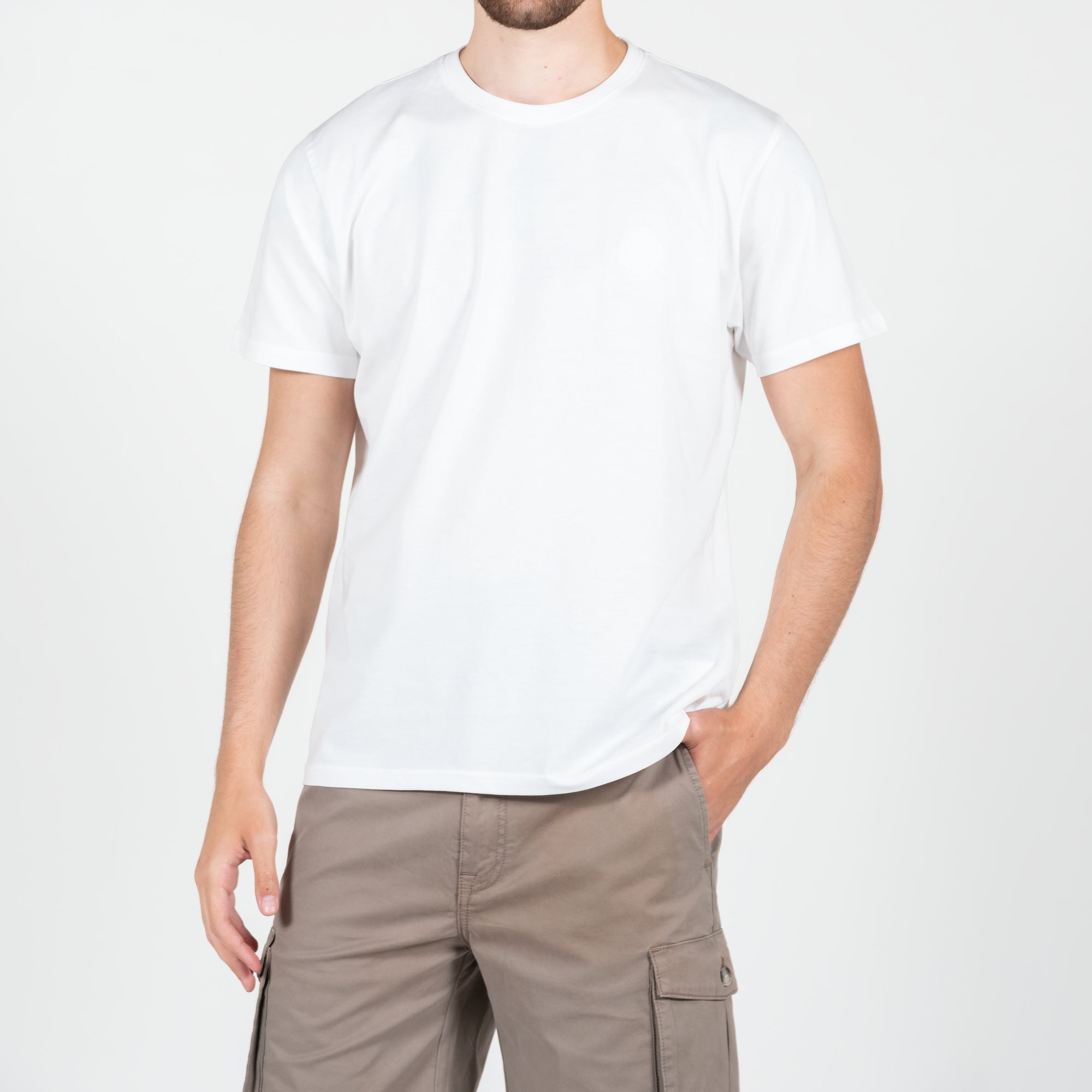 T-shirt in jersey con logo ricamato ton sul ton al lato cuore