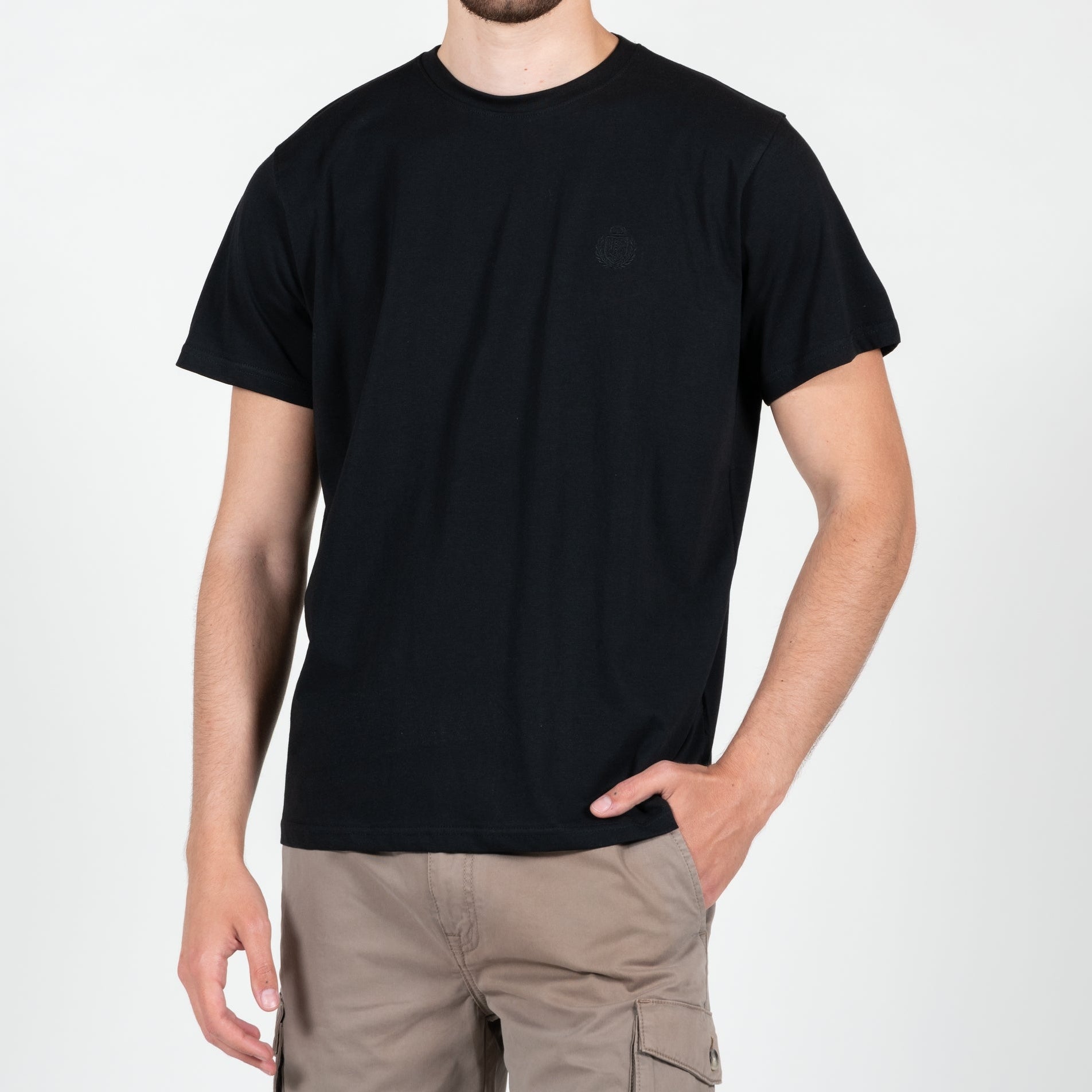 T-shirt in jersey con logo ricamato ton sul ton al lato cuore