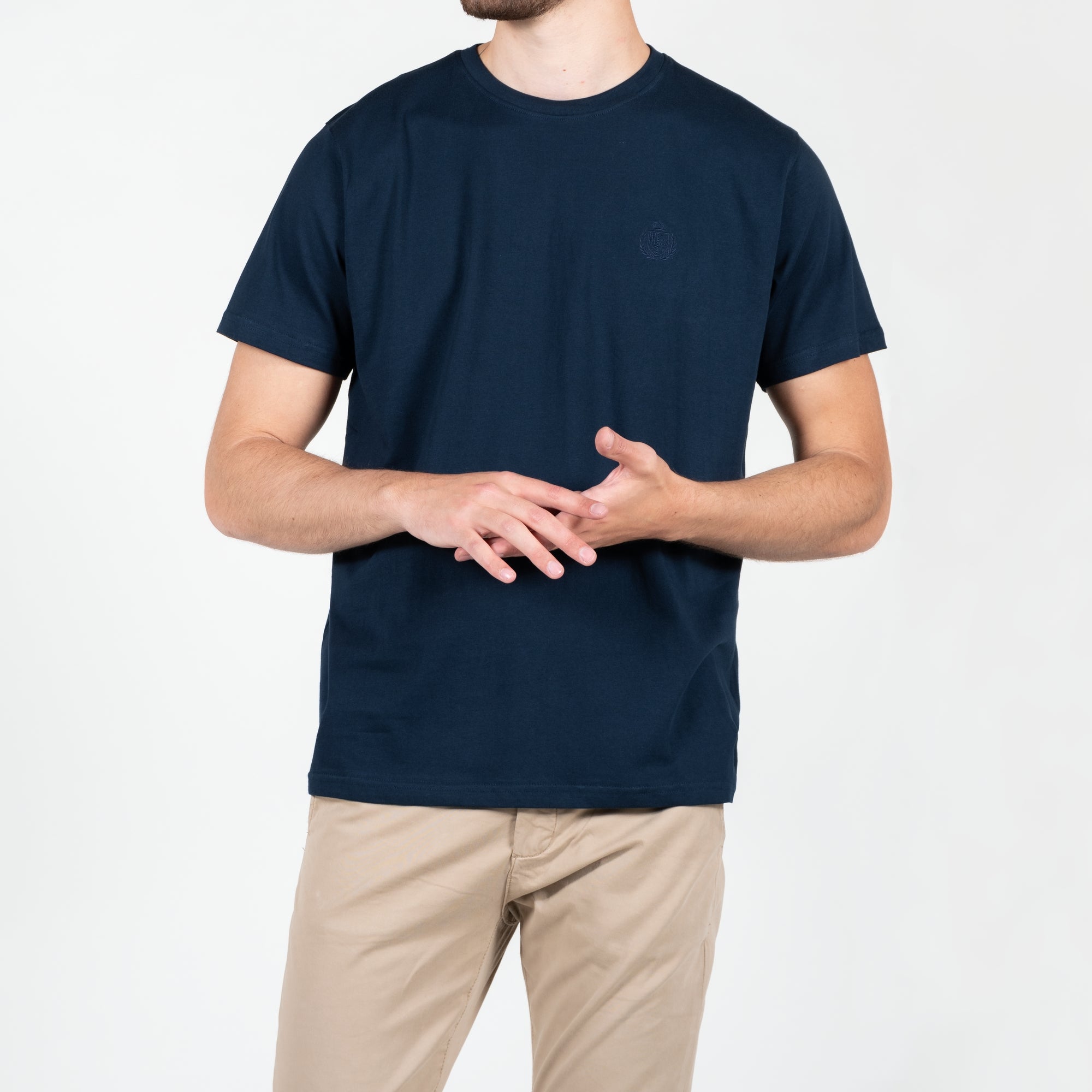 T-shirt in jersey con logo ricamato ton sul ton al lato cuore 