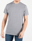 T-shirt in jersey con logo ricamato ton sul ton al lato cuore