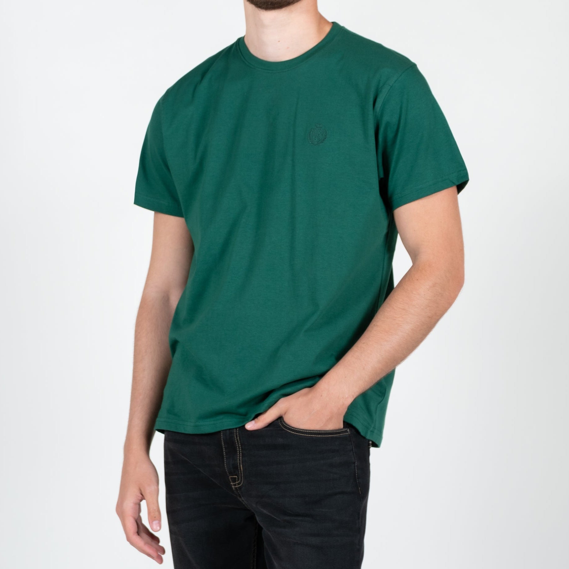 T-shirt in jersey con logo ricamato ton sul ton al lato cuore