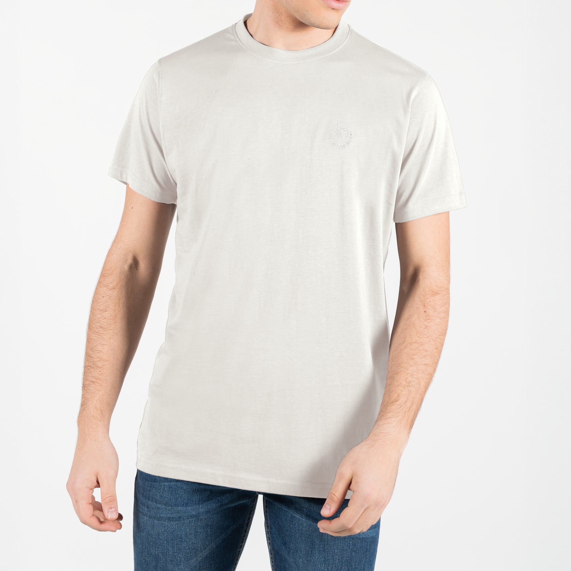 T-shirt in jersey con logo ricamato ton sul ton al lato cuore