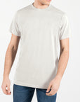 T-shirt in jersey con logo ricamato ton sul ton al lato cuore