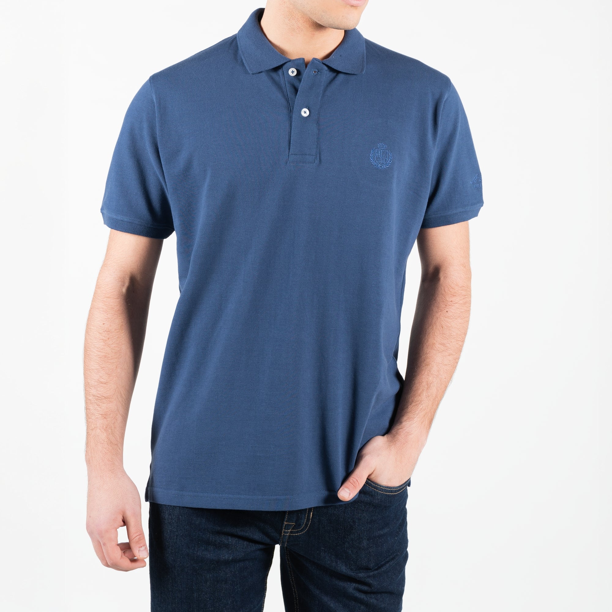 Polo in piquet con logo ricamato tono su tono lato cuore 