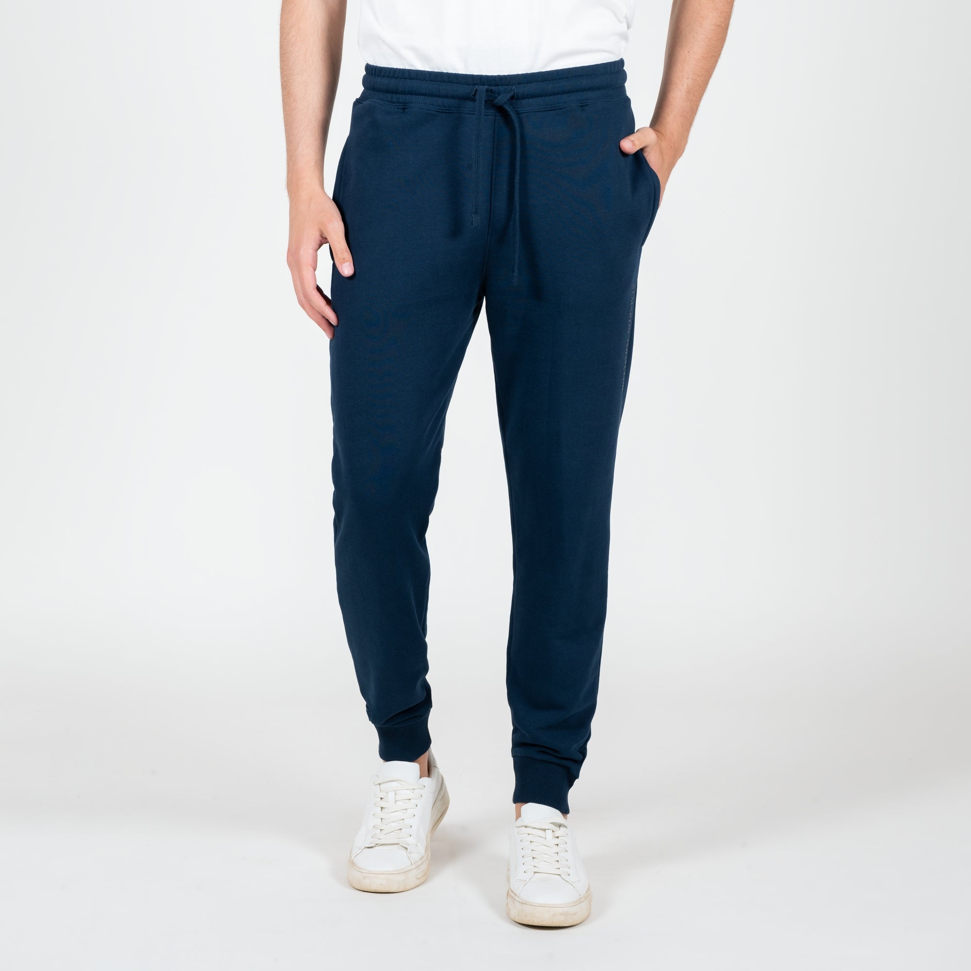 Pantalone in tuta con bandiera  su tasca posteriore