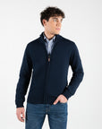 Maglione in caldo cotone con zip centrale e patch ricamate