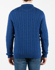 Maglione a trecce con patch del logo cucita