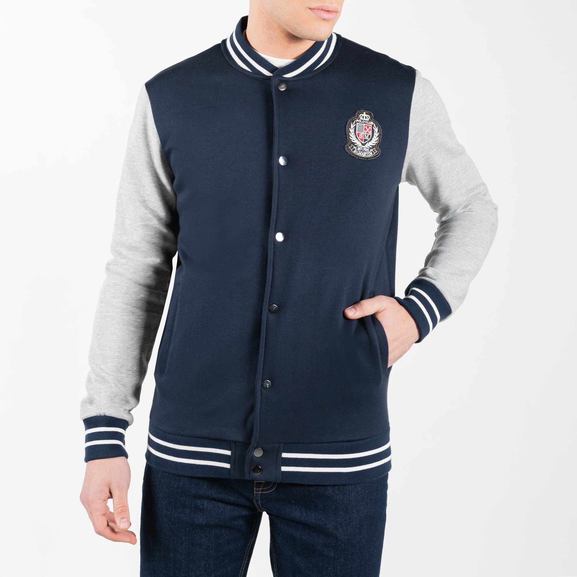Felpa varsity con patch ricamata sul lato cuore 