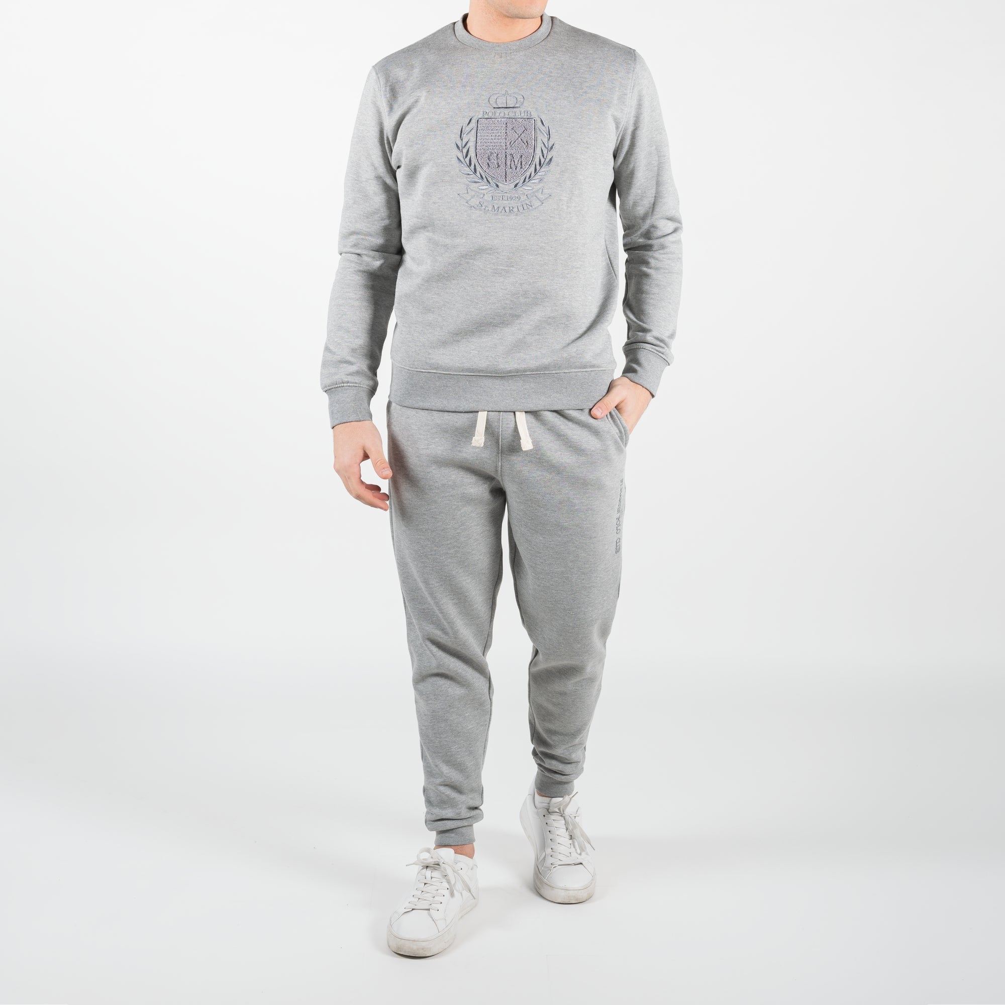 Coordinato in pile con ricamo punto spugna tono su tono 